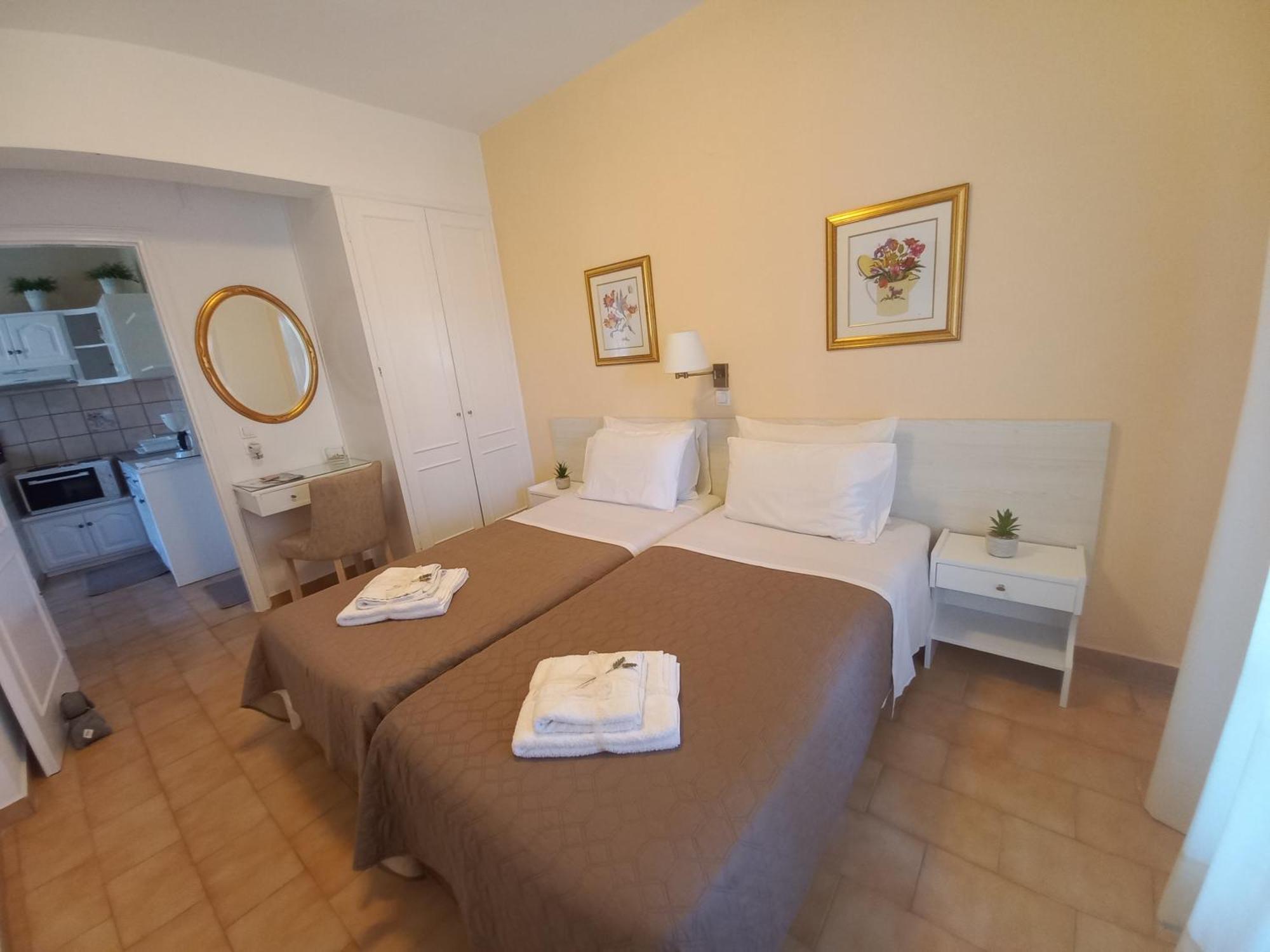 Villa Tina Country Beach Apartments Acharavi  Rum bild