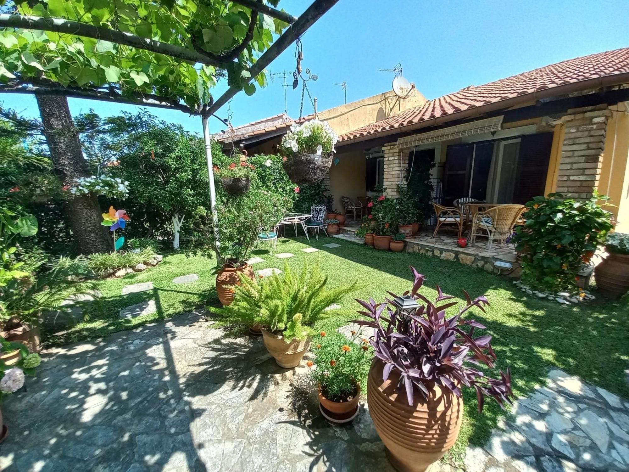 Villa Tina Country Beach Apartments Acharavi  Rum bild